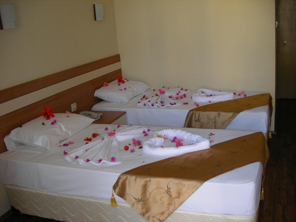 Ercan Han Hotel Ичмелер Стая снимка